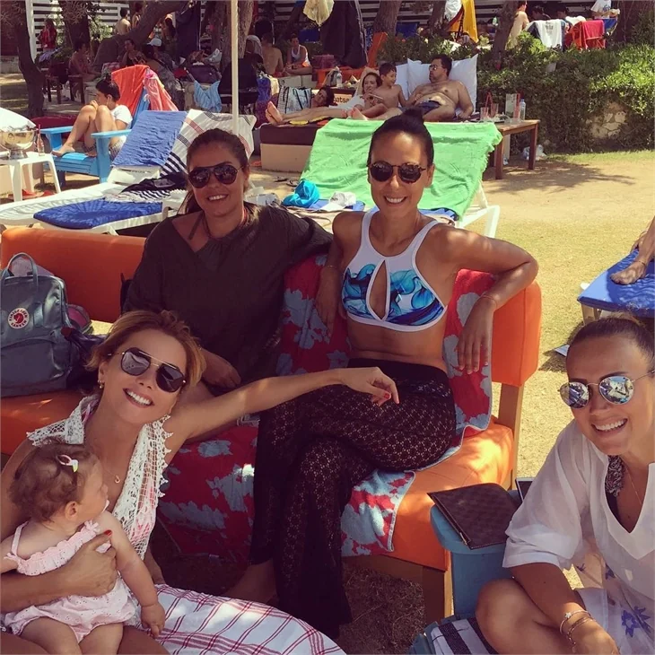 Ünlülerin tatil pozları