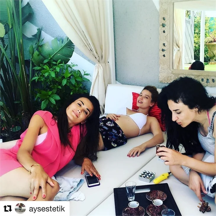 Ünlülerin tatil pozları