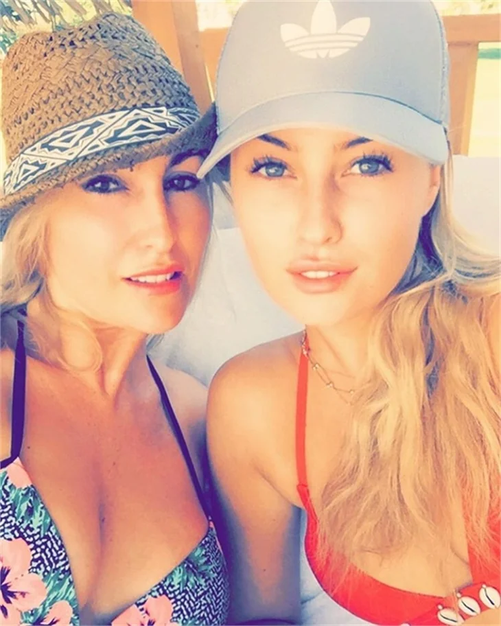 Ünlülerin tatil pozları