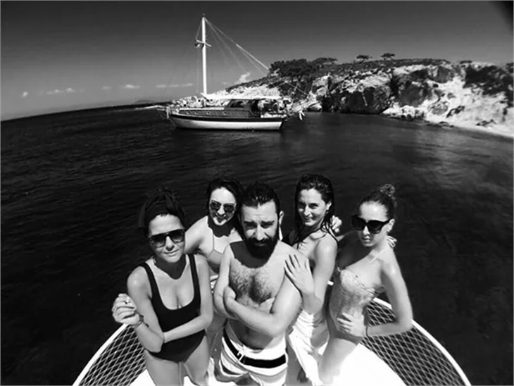 Ünlülerin tatil pozları