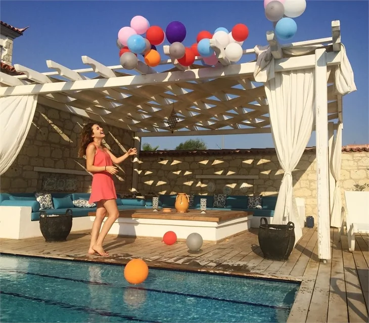 Ünlülerin tatil pozları