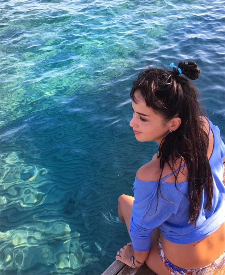 Ünlülerin tatil pozları