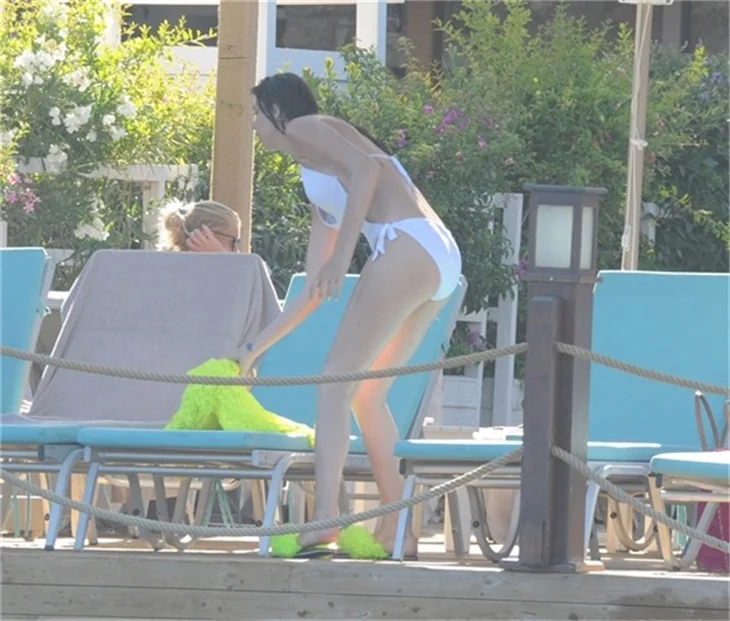 Seda Tosun, Bodrum'da beyazlar içinde