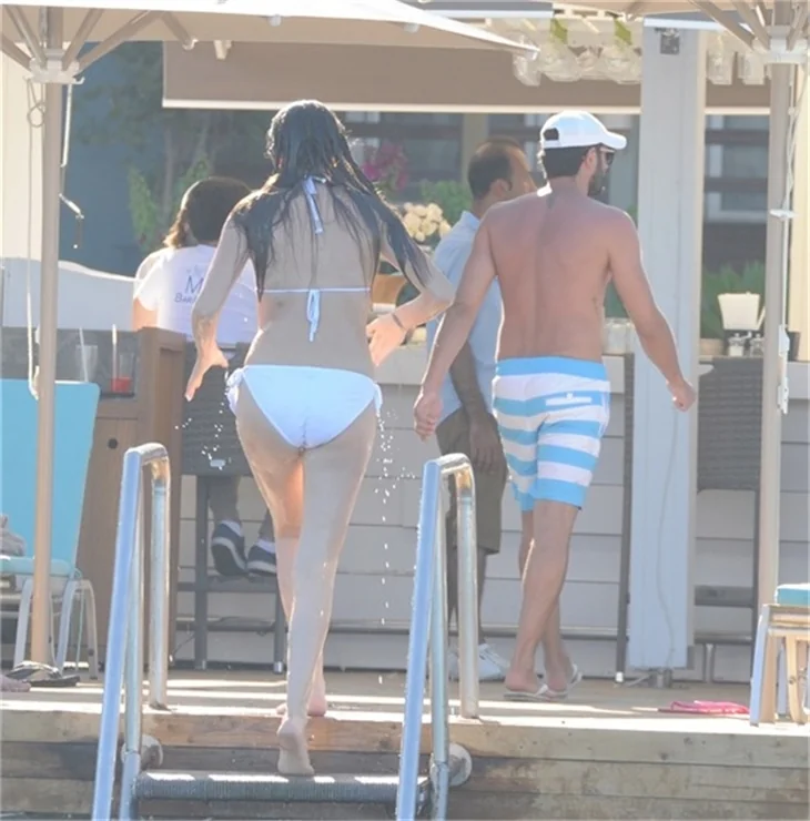 Seda Tosun, Bodrum'da beyazlar içinde