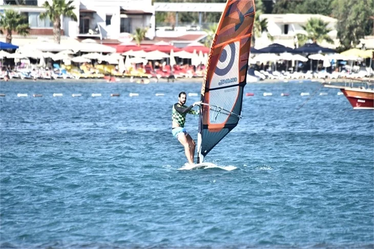 Özge Özpirinçci plajı terk etti!