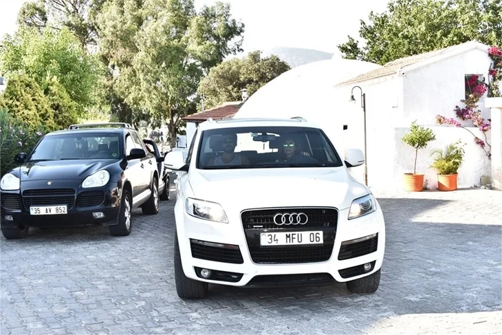 Özge Özpirinçci plajı terk etti!