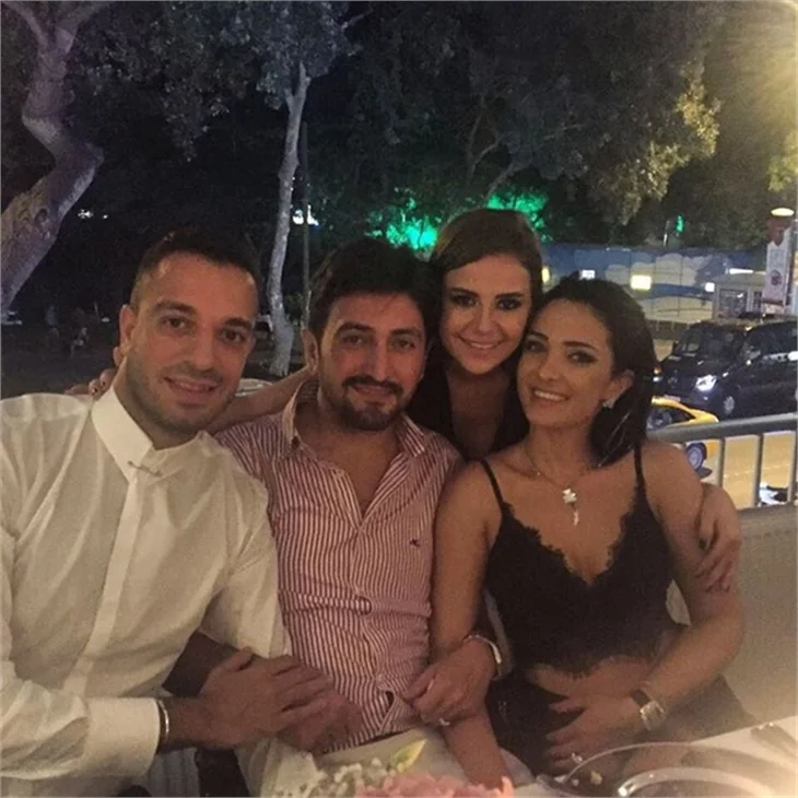 Merve Özbey, sevgilisi Murat Binici’yle İspanya’da