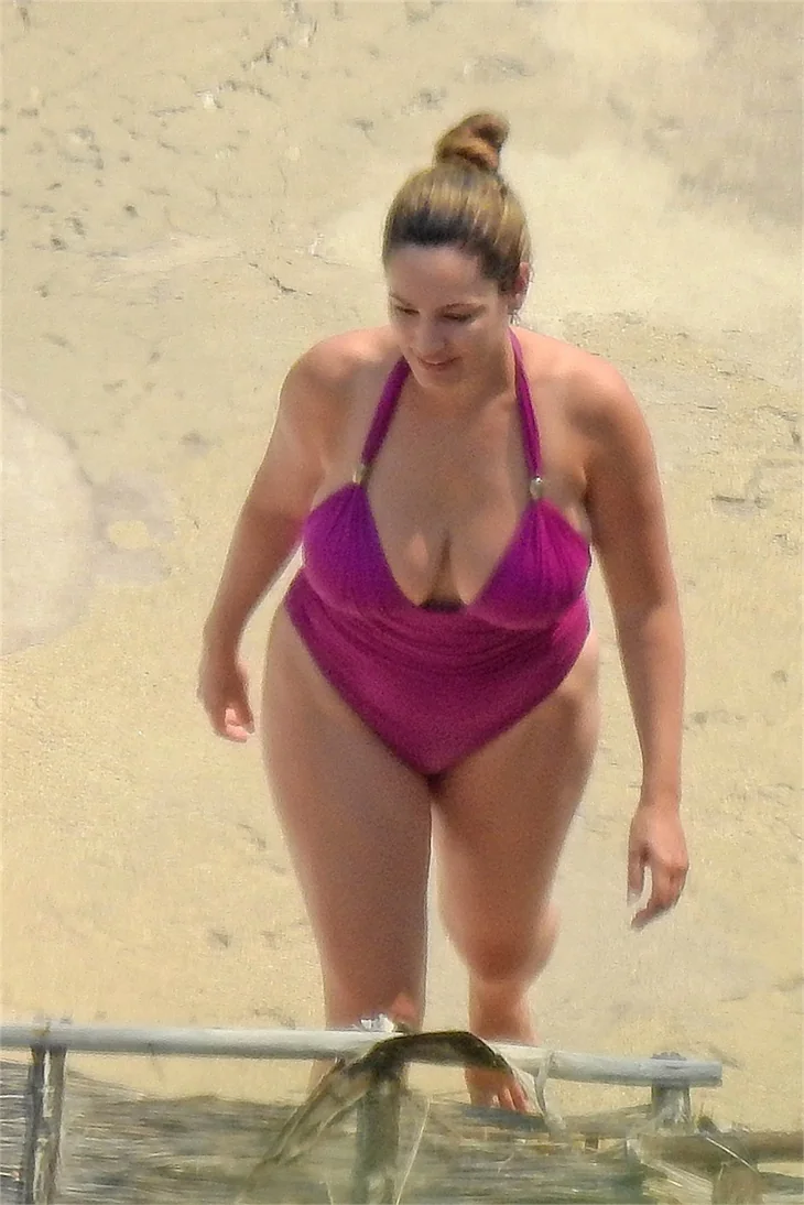 Kelly Brook'un eski halinden eser kalmadı!