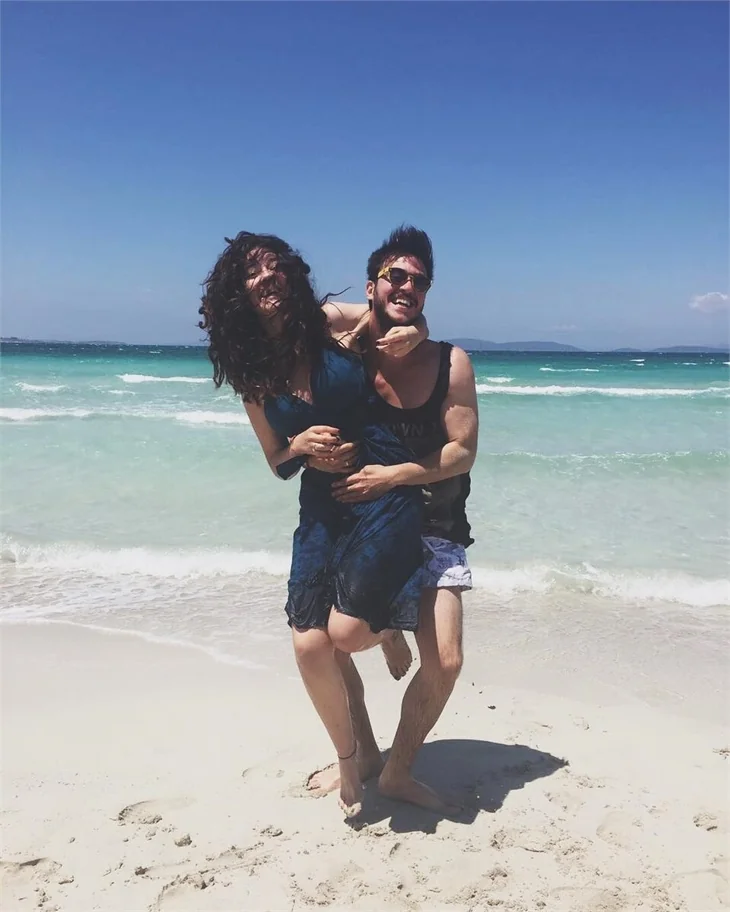 Pelin Akil ve Anıl Altan tatilde