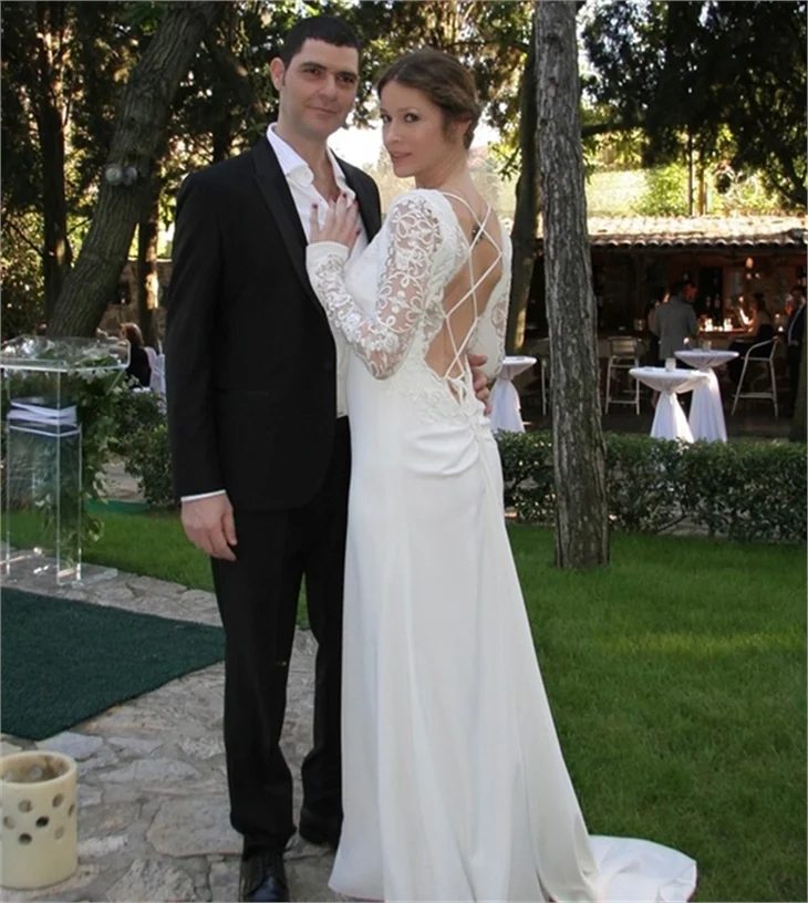 Ari Barokas ve Asu Emre boşanıyor!