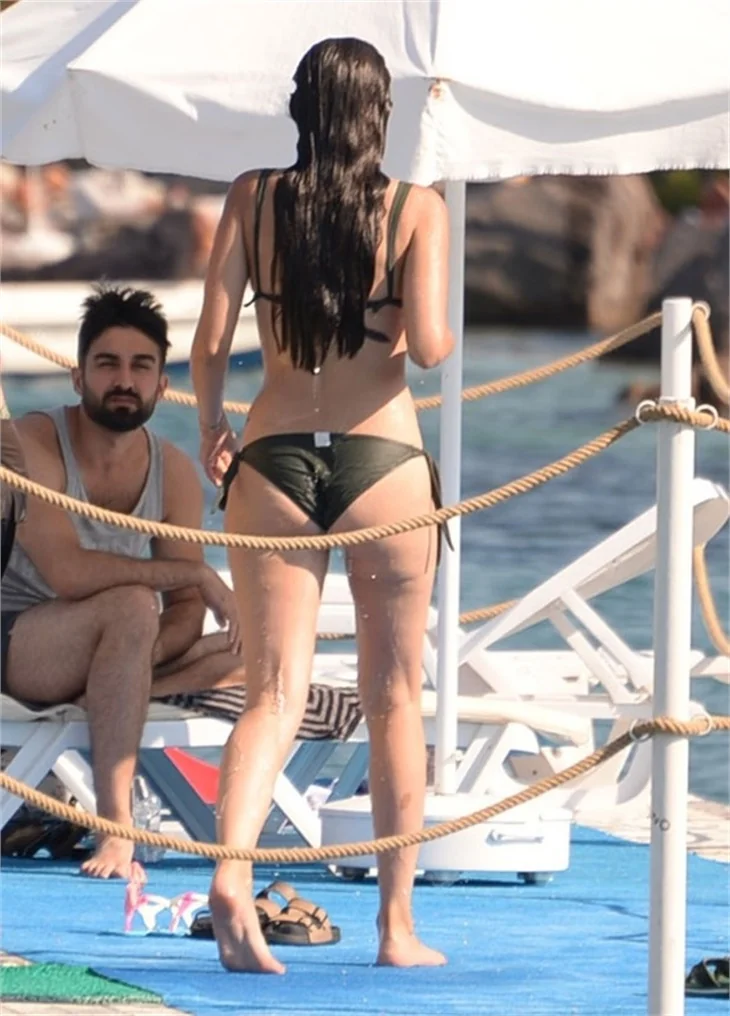 Melisa Aslı Pamuk fiziğiyle büyüledi!