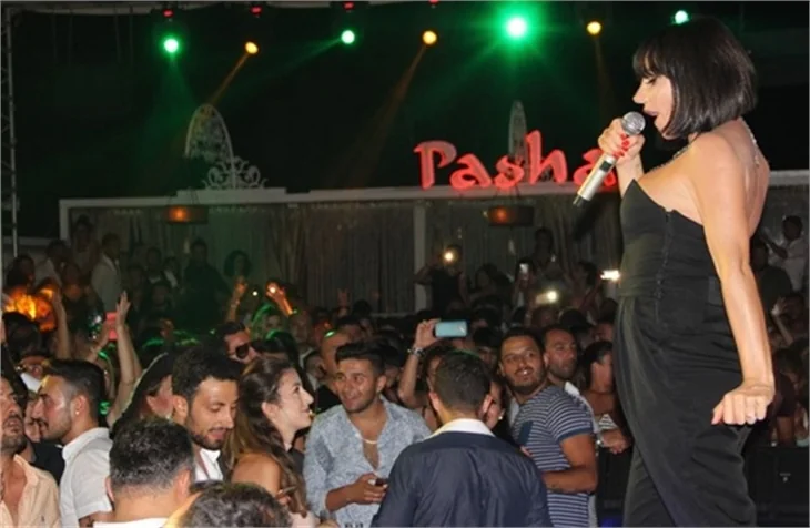 3 aylık hamile Gülşen sahnede duramadı!