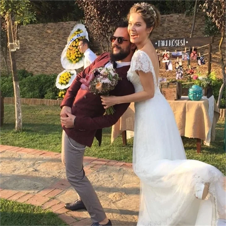 Burcu Biricik ve Emre Yetkin evlendi