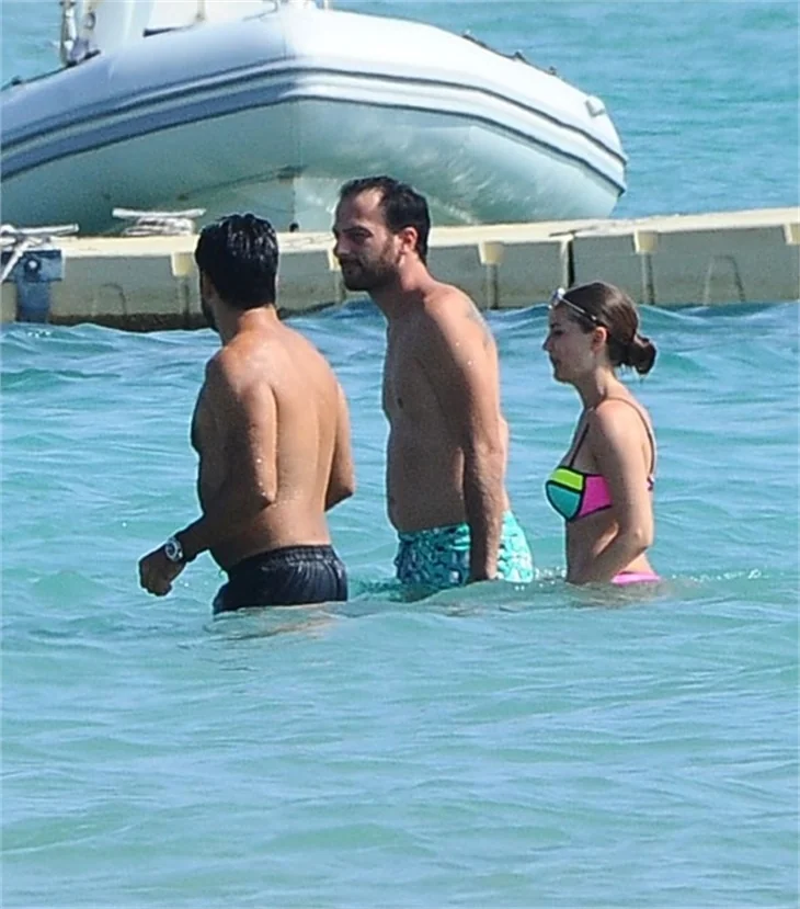 Burak Özçivit ve Fahriye Evcen Çeşme tatilinde