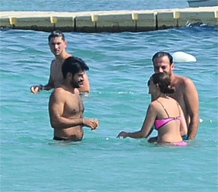 Burak Özçivit ve Fahriye Evcen Çeşme tatilinde