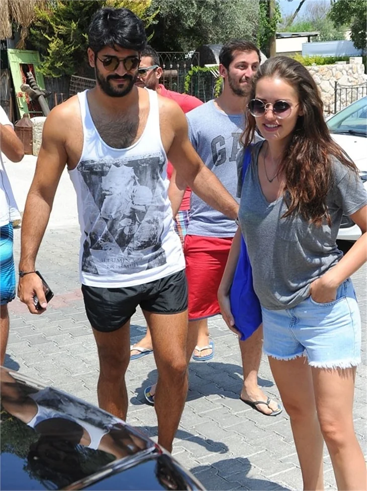 Burak Özçivit ve Fahriye Evcen Çeşme tatilinde