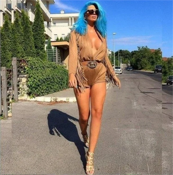 Jelena Karleusa'dan sütyenli paylaşım