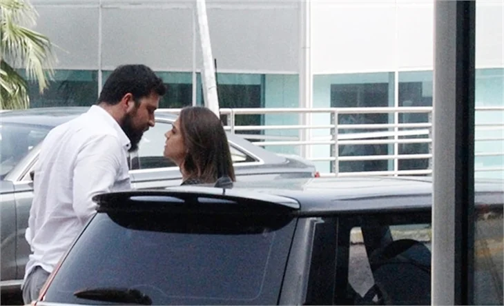 Kırgın Çiçekler'in güzeli sokakta aşka geldi