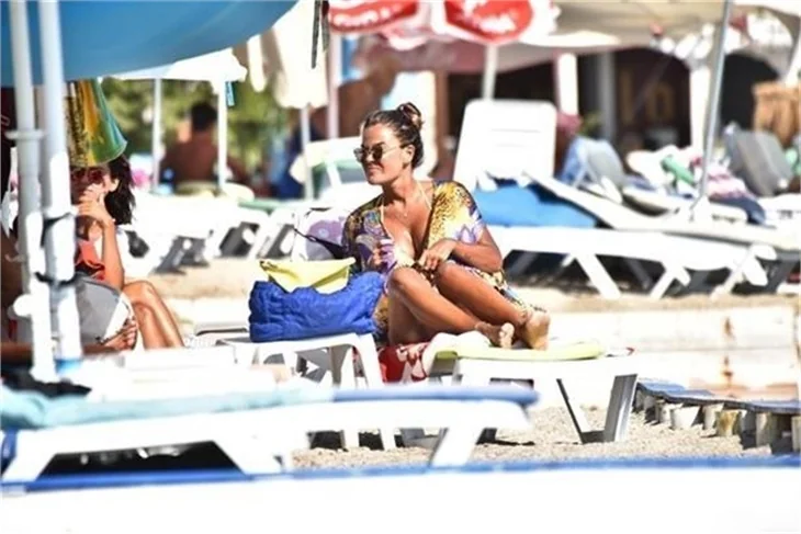 Özlem kapkara oldu!