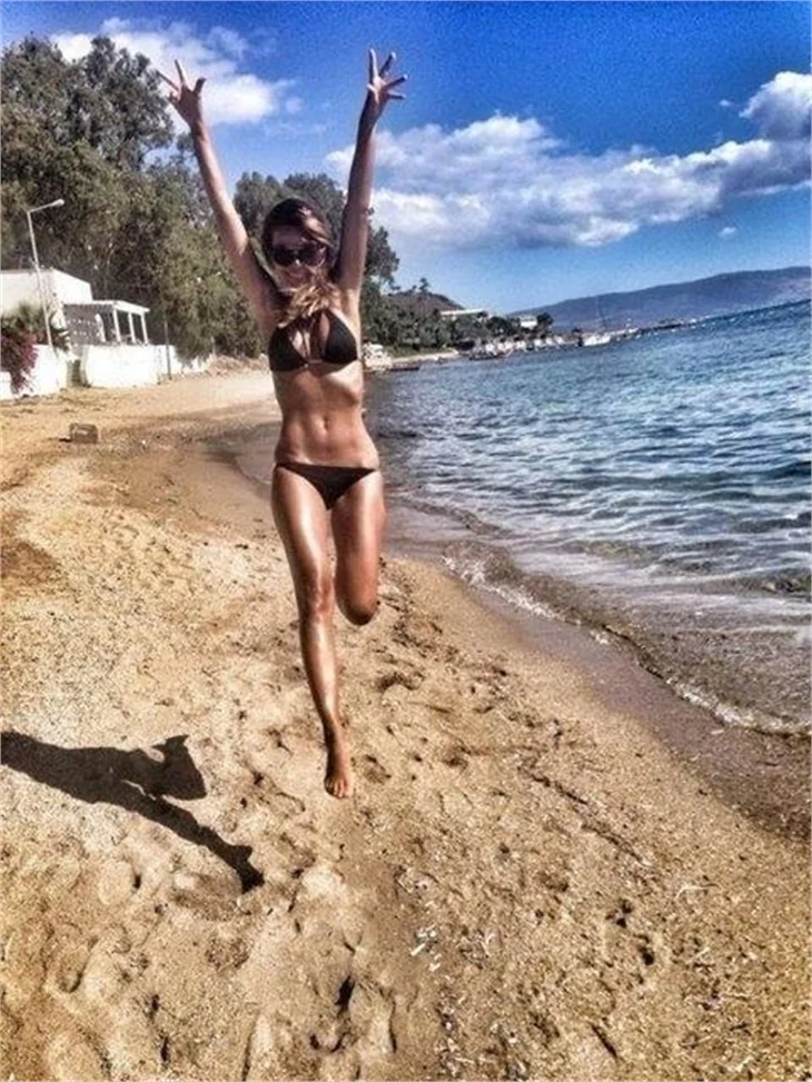 Özlem kapkara oldu!