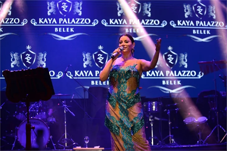 Aşkın Nur Yengi fasıl ekibi kurdu
