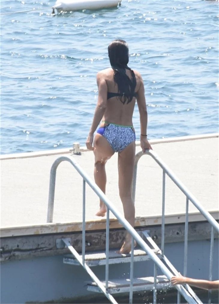 Ebru Şallı tatile devam ediyor
