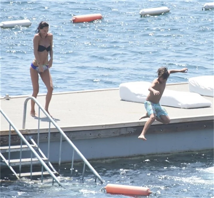 Ebru Şallı tatile devam ediyor