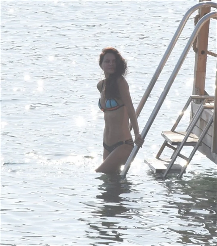 Ebru Şallı tatile devam ediyor