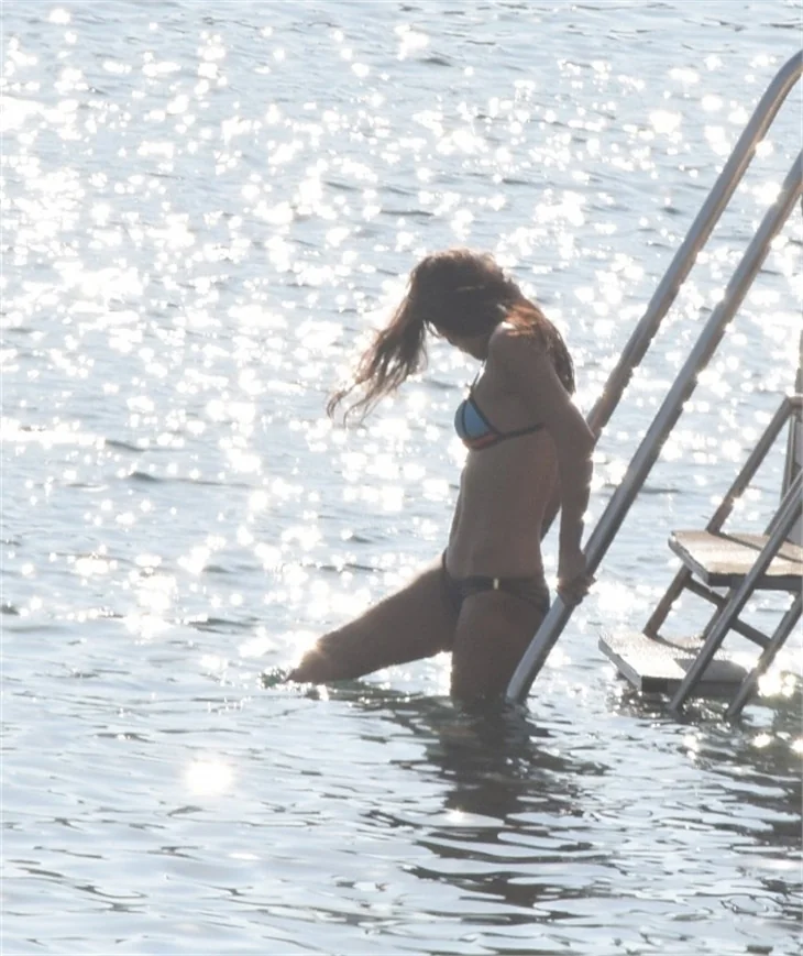 Ebru Şallı tatile devam ediyor