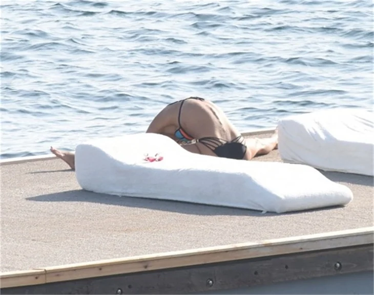 Ebru Şallı tatile devam ediyor