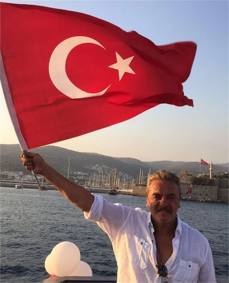 Ünlü isimler 'Demokrasi nöbeti'nde!