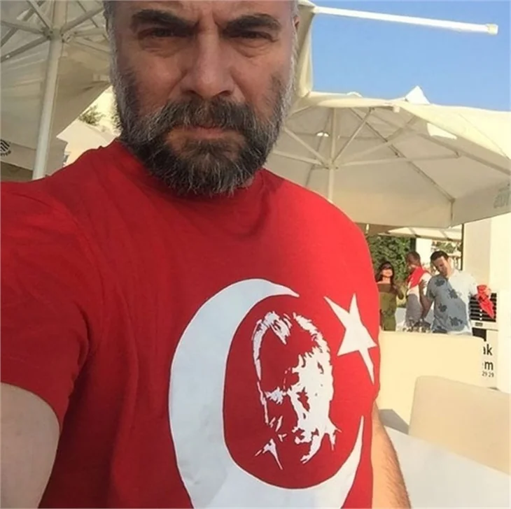Ünlü isimler 'Demokrasi nöbeti'nde!
