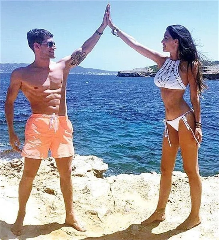 Yolanthe Cabau fiziğini sergiledi