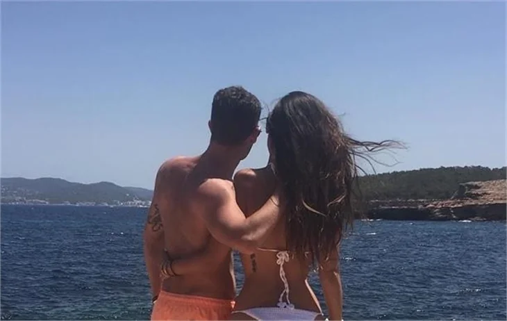 Yolanthe Cabau fiziğini sergiledi