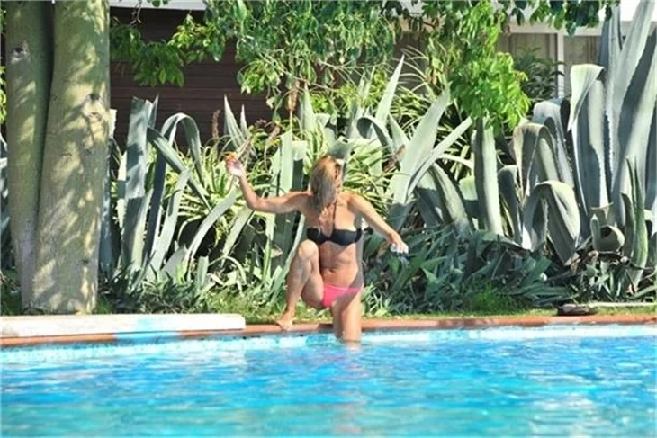 Deniz kızı Çağla Şıkel