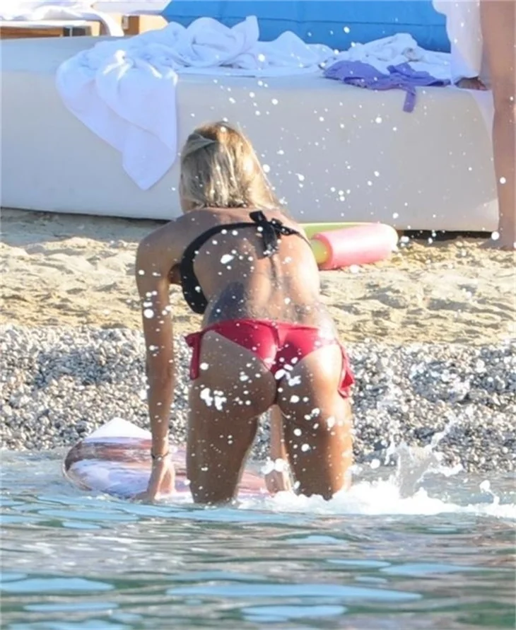 Deniz kızı Çağla Şıkel