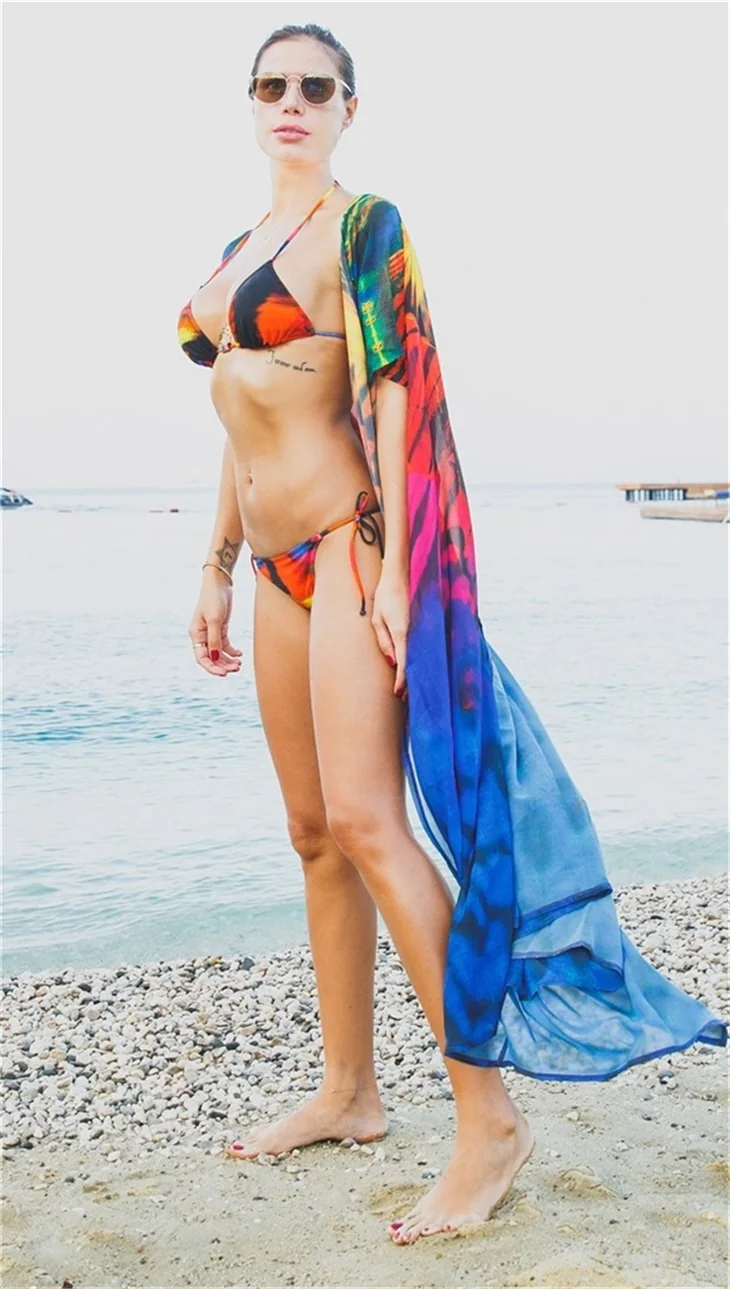 Seksi model Lara Surol nefes kesti