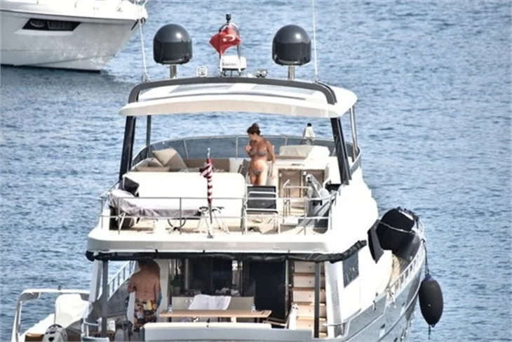 Pınar Altuğ Bodrum tatilinde