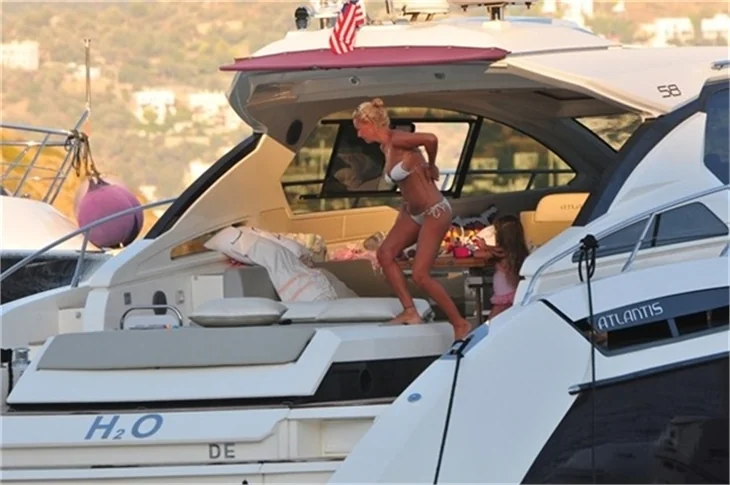 Pınar Altuğ Bodrum tatilinde
