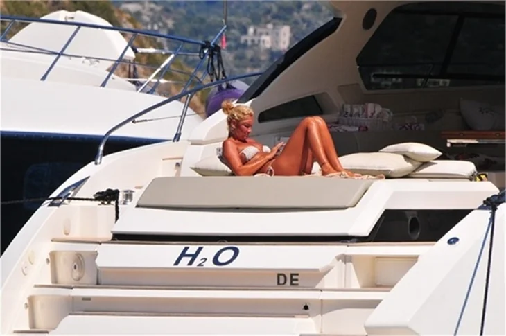 Pınar Altuğ Bodrum tatilinde