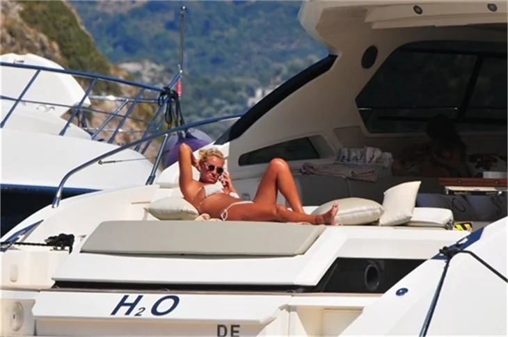 Pınar Altuğ Bodrum tatilinde