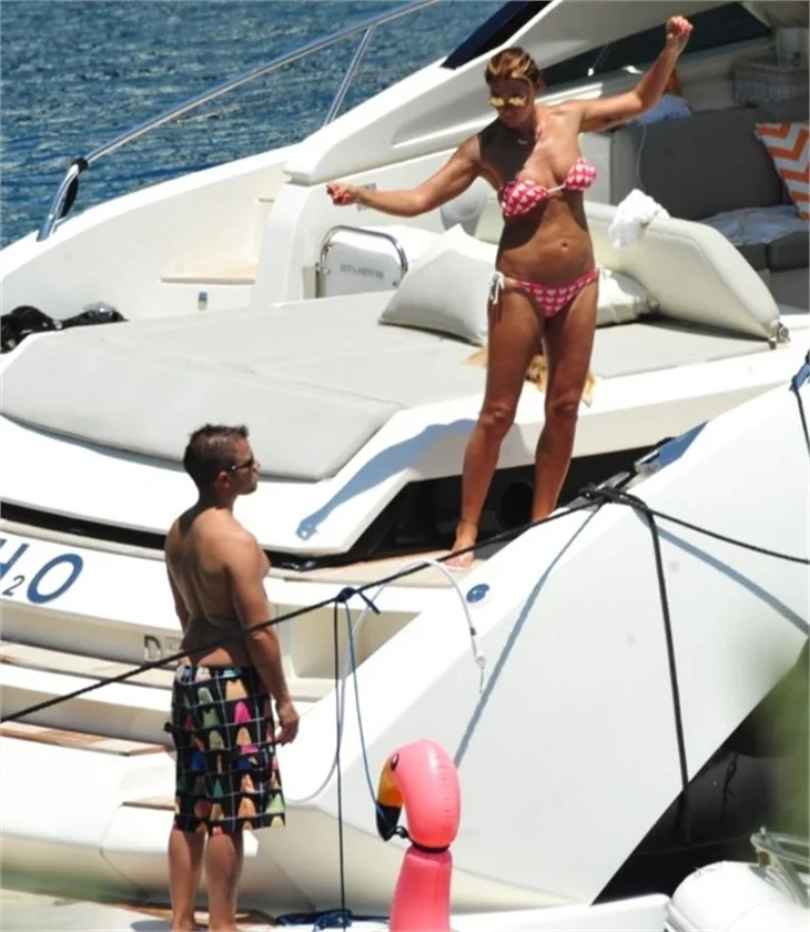 Pınar Altuğ Bodrum tatilinde