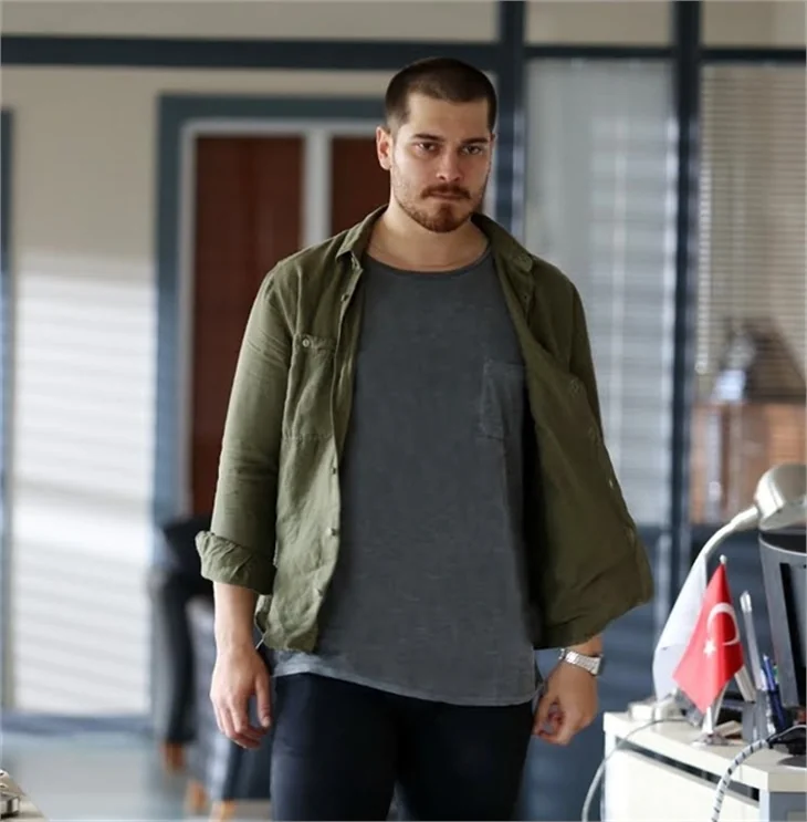Çağatay Ulusoy'un yeni imajı!