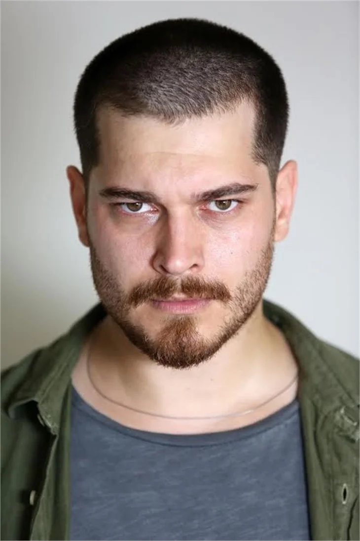 Çağatay Ulusoy'un yeni imajı!