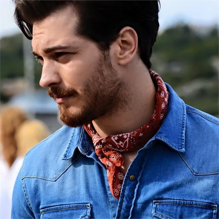 Çağatay Ulusoy'un yeni imajı!