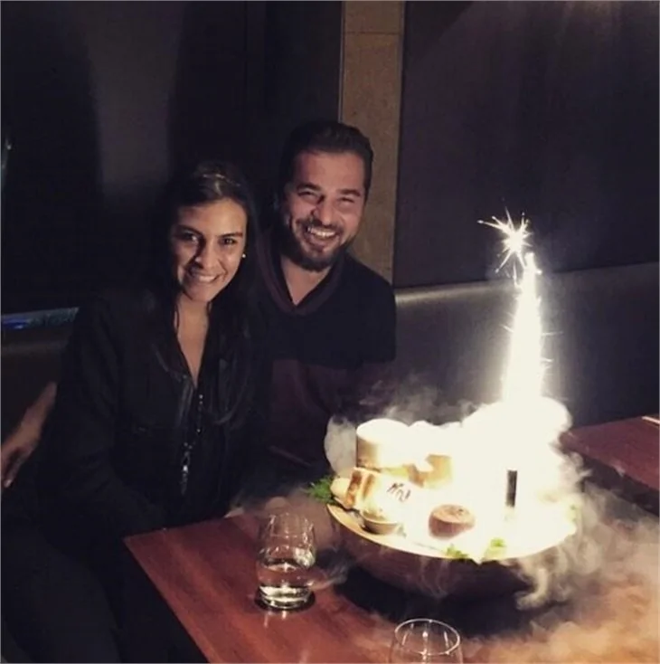Engin Altan Düzyatan eşi ve oğluyla tatilde