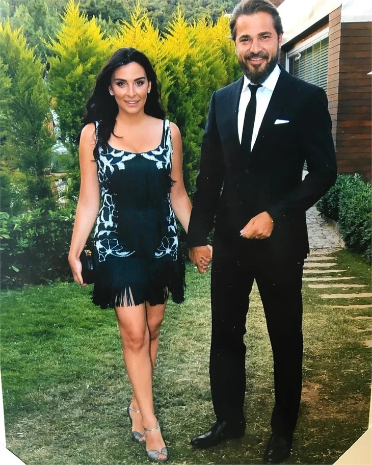 Engin Altan Düzyatan eşi ve oğluyla tatilde