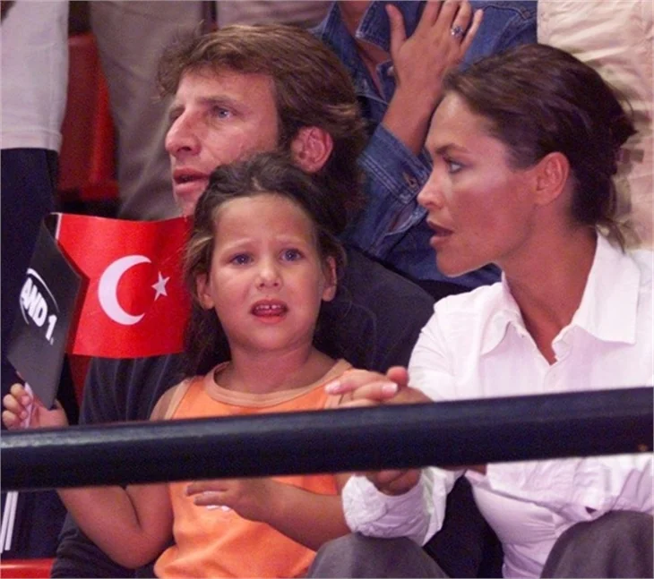 Hülya Avşar, Londra'ya yerleşiyor!