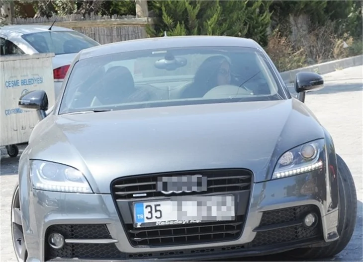 Teoman kız arkadaşıyla Bodrum'da