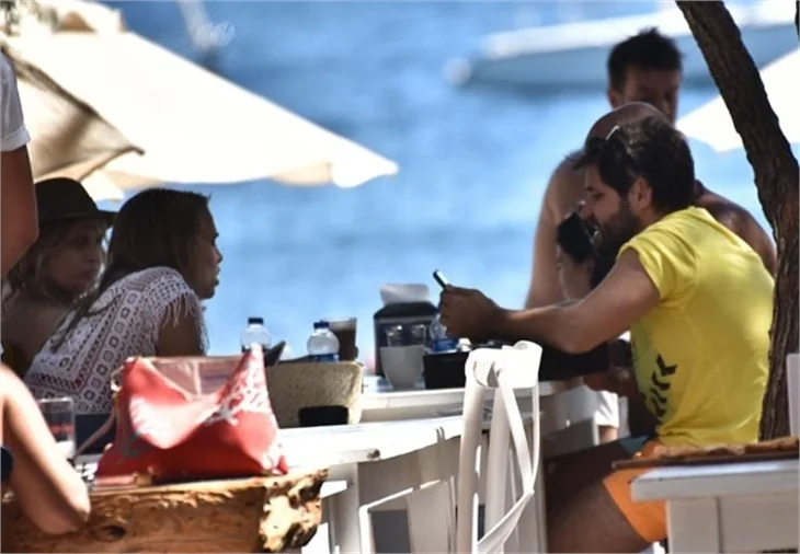 Ceyhun Fersoy ve eşi Begüm Öner tatilde